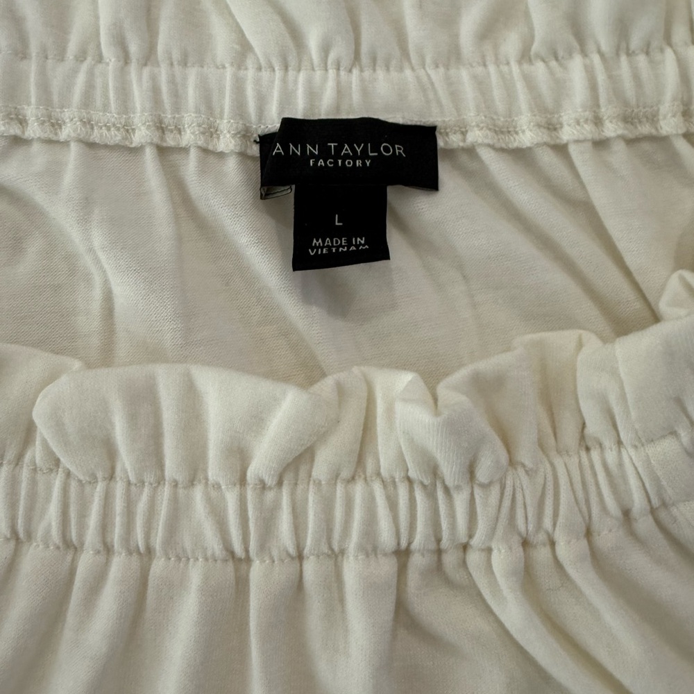 Ann Taylor Womens Large Ivory LS Ruffle Neckline Top Blouse Rayon Cotton L E56 - Picture 2 of 5